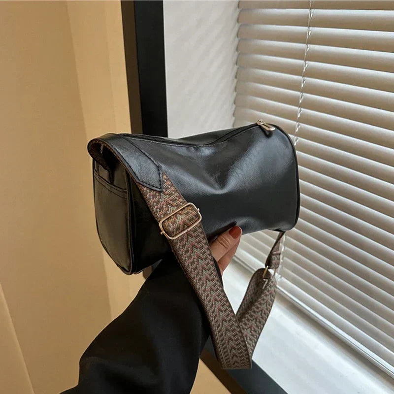 Black / Length 9.45in x Height 5.91in x Width 4.72in x Strap 47.24in
